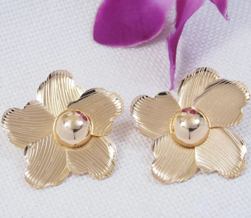 Jazbaat Gold-Plated Periwinkle Flower Shaped Korean Stud Earrings